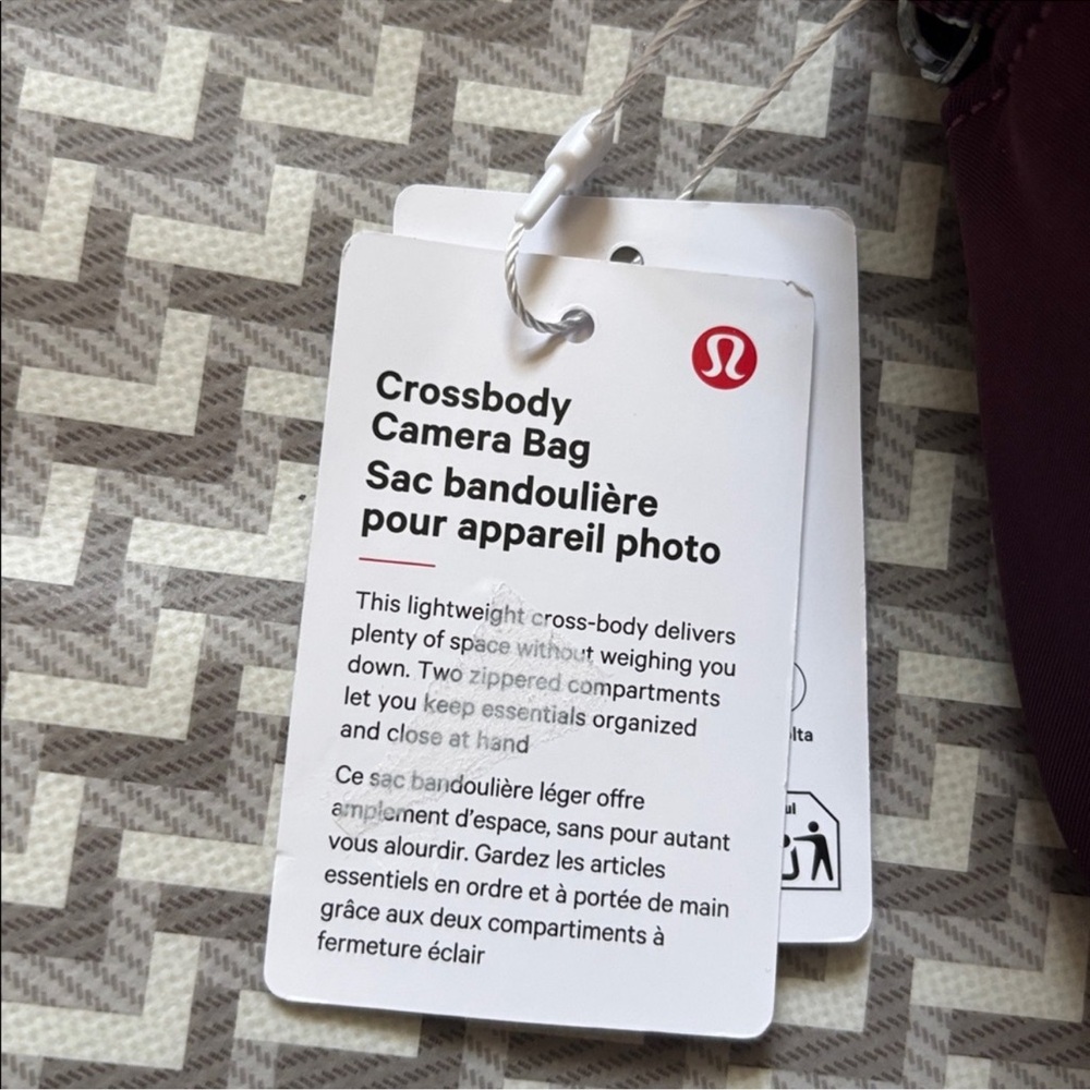 Lululemon 2L Camera Crossbody Bag in CASSIS Gunmetal Hardware NWT - Picture 7 of 7